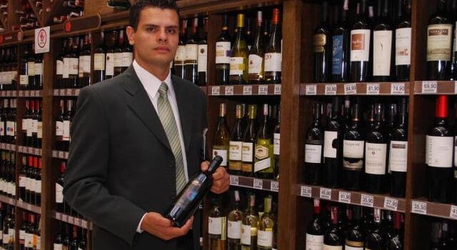 Rede de Supermercados Recruta: Atendente de Vinhos