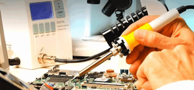 02 Vagas para: Eletrotécnico 02 Vagas para: Eletrotécnico