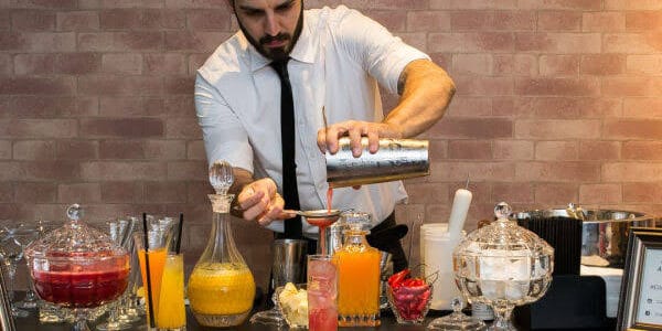 Restaurante Seleciona Barman e Auxiliar de Barman Restaurante Seleciona Barman e Auxiliar de Barman