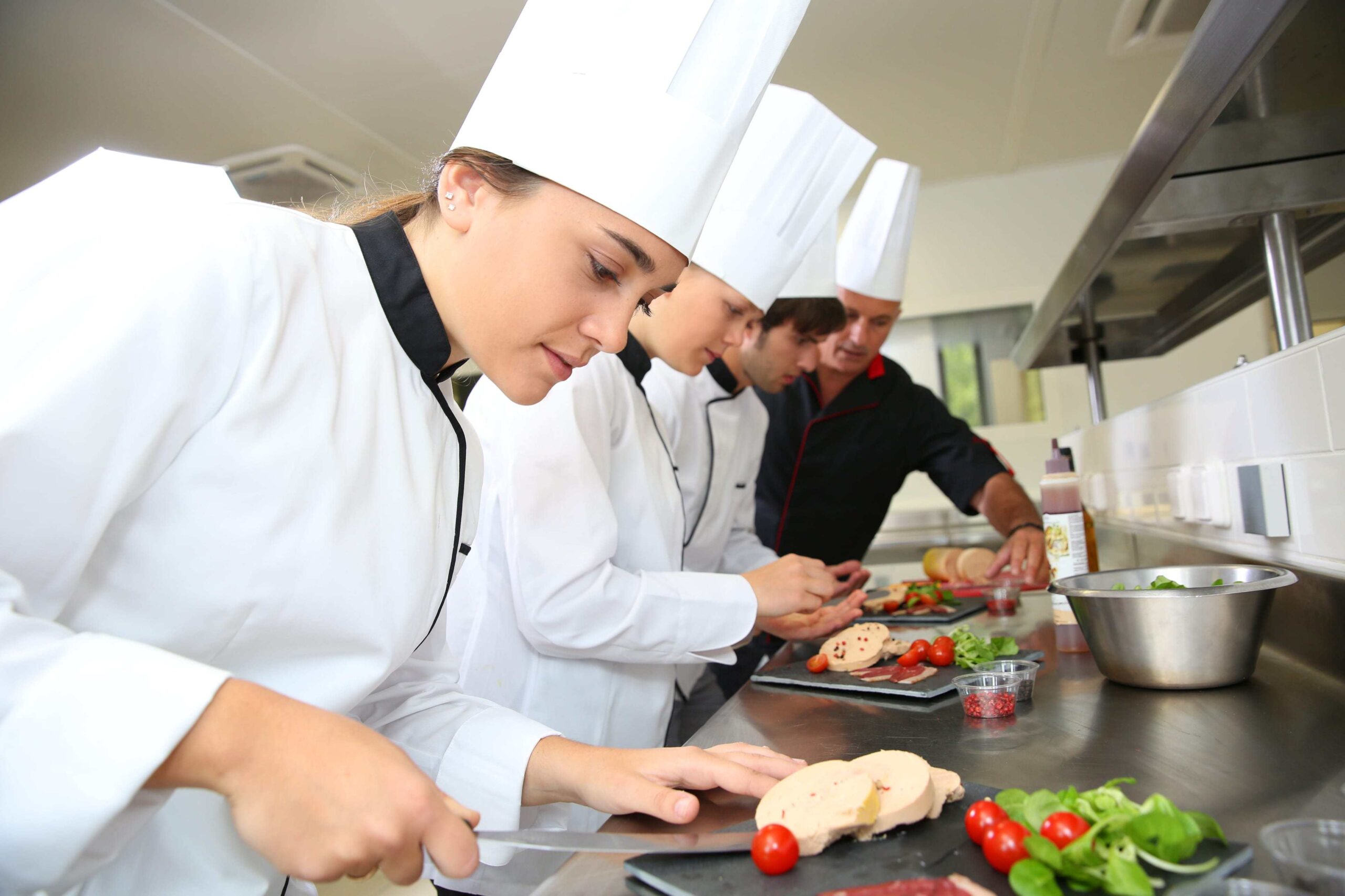 Rede Atacadista Seleciona Auxiliar de Cozinha