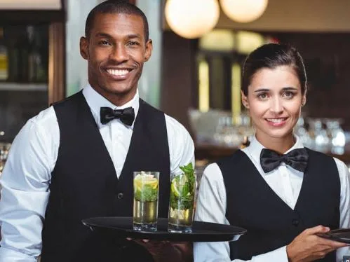 Vaga de Emprego: Garçom Restaurante Orla Beira Mar Fortaleza CE