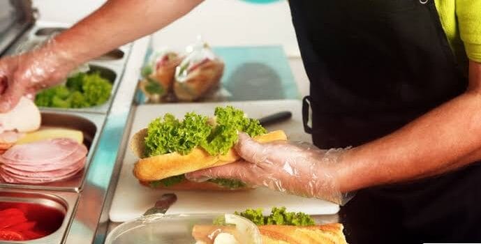 O Cumprade Contrata Chapeiro