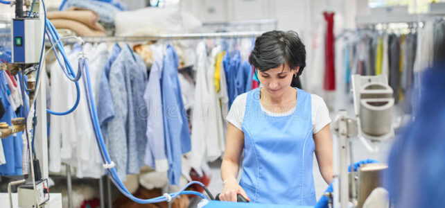 01 Vaga para: Auxiliar de lavanderia 01 Vaga para: Auxiliar de lavanderia