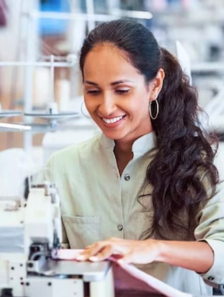 SM Confecções Seleciona Costureira