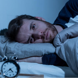 O sinal de doença cardíaca que se manifesta quando tenta dormir