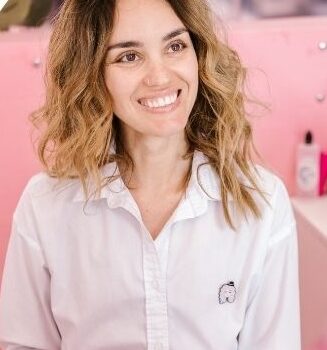 Vaga para Recepcionista de Salão Vaga para Recepcionista de Salão