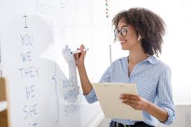 Colégio Monteiro Lobato seleciona professor(a) de Inglês/Bilingue para turmas de 5° ano ao 9° ano