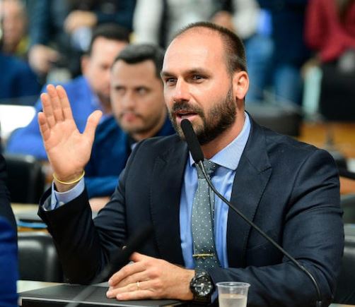 Eduardo Bolsonaro vai ganhar salário enquanto estiver licenciado da Câmara? Entenda Eduardo Bolsonaro vai ganhar salário enquanto estiver licenciado da Câmara? Entenda
