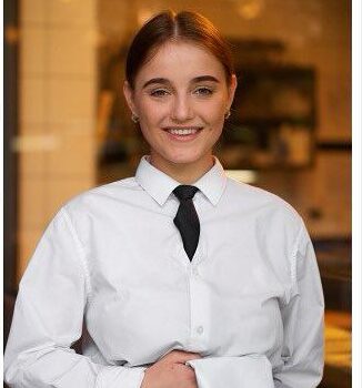 Recepcionista de Restaurante até 06/10/2025 Recepcionista de Restaurante até 06/10/2025