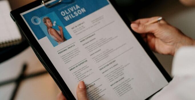 Como Fazer um Currículo Imbatível: 10 Erros que Destroem sua Carreira e Como Evitá-los em 2026