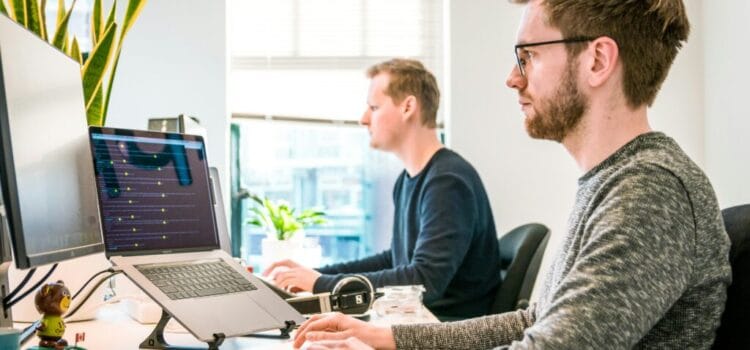 Vaga de Desenvolvedor PHP e Python Sênior Remoto: Oportunidade em Fintech 2026